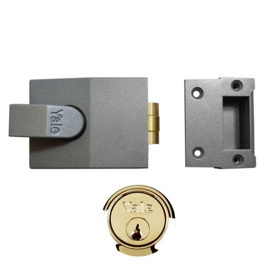 YALE 81 Rollerbolt Nightlatch 60mm DMG with PB Cylinder Boxed - Click Image to Close