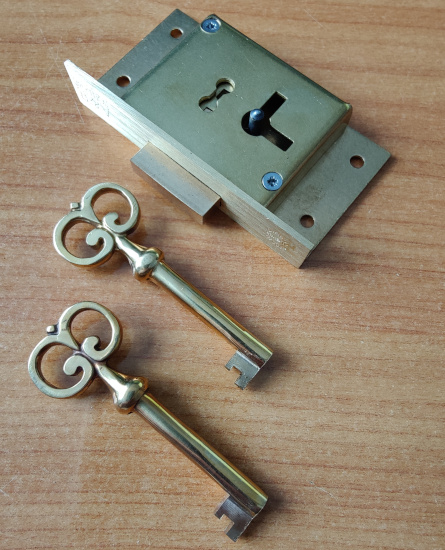 3'' Cut Cupboard Lock 2 Lever 240B LH - Brass Fancy Keys - Click Image to Close